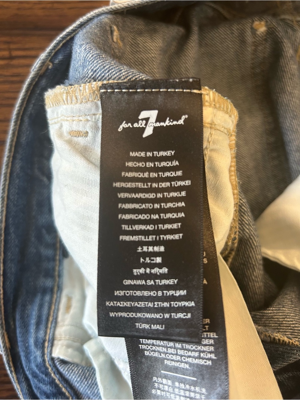 7 For All Mankind Easy Ruby Cut Off Short - Picture 7 of 11
